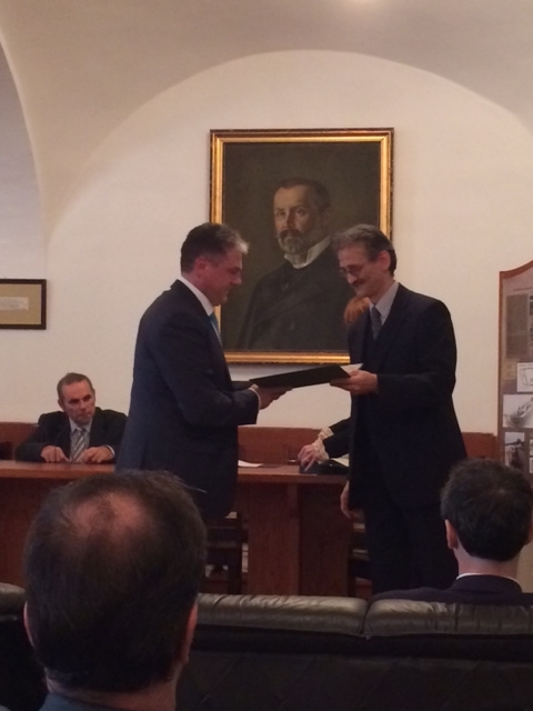 Sándor habilitációs oklevél átadása
