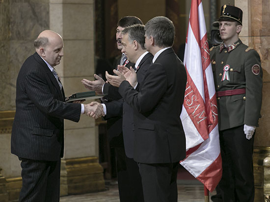 Az Érdemrend átadása
